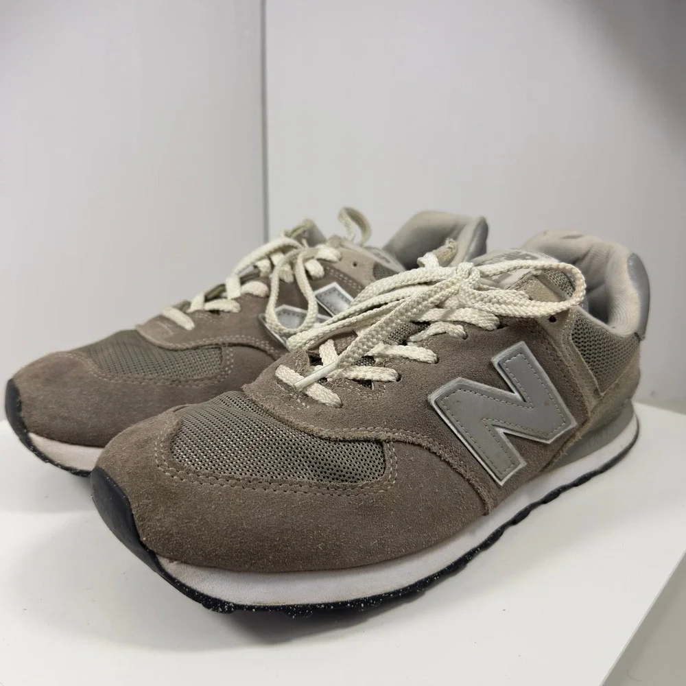 New Balance Classic 574 Grey Men's Size 10.5 Suede Low Top Sneakers ML574EVG